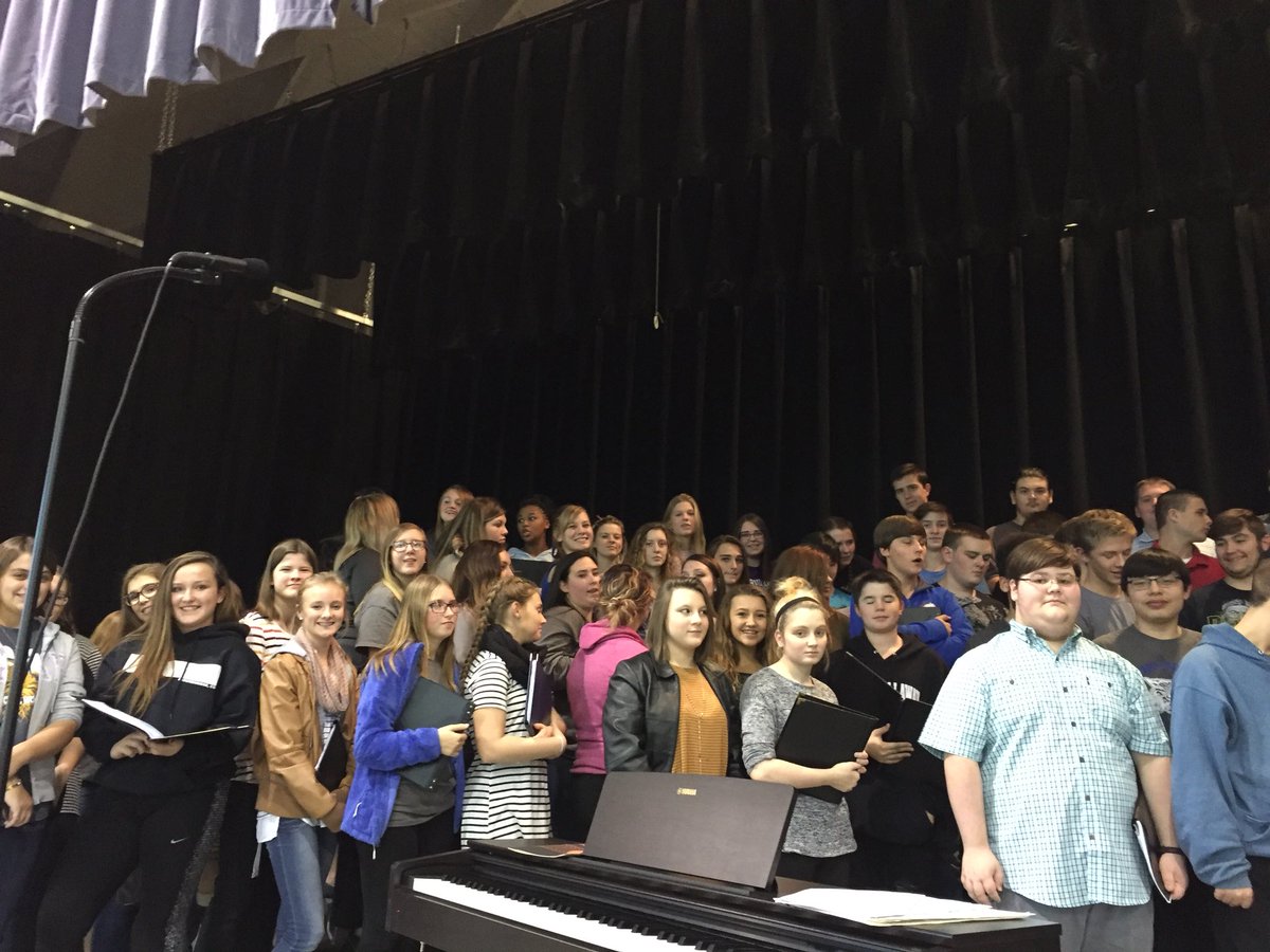 MCDASings's tweet photo. Great day of music making with the Eastern Missouri Conference Choir! So well prepared. Thanks teachers! #emo2017 #lovechoirdays https://t.co/B63Zry3iLa