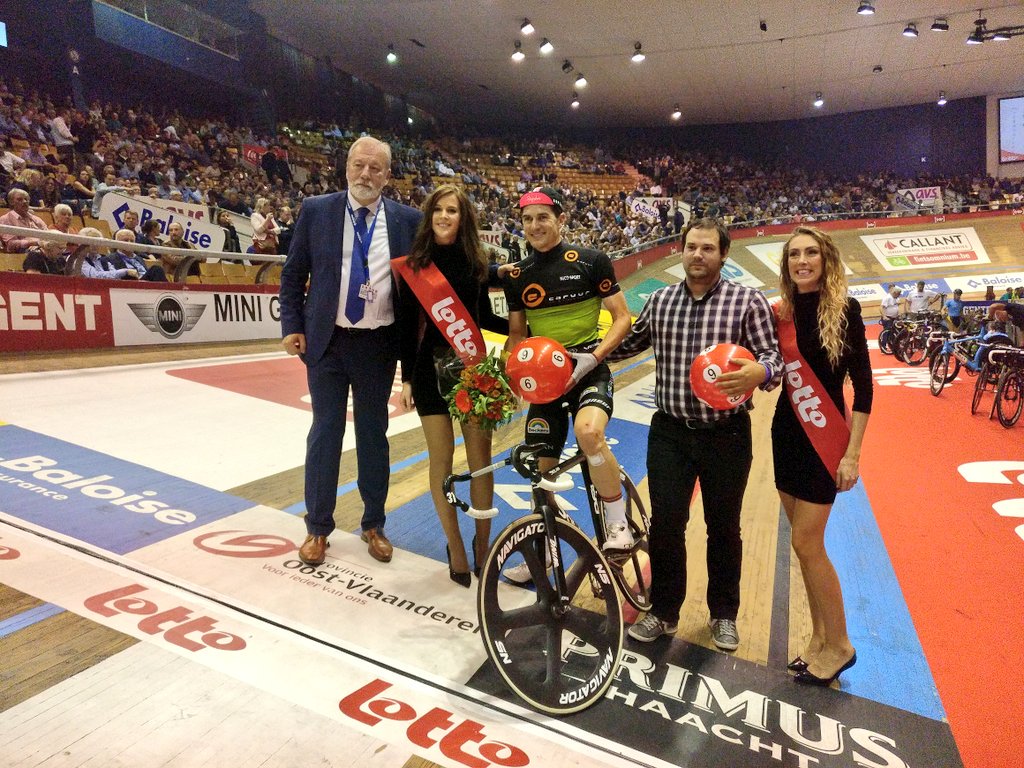 .<a href="/MarcHester85/">Marc Hester</a> wins scratch, only 1 hour after his crash! 💪

#Ghent6day #ZesdaagseGent