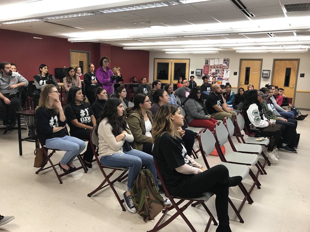 Israa_Qadri's tweet image. So happy to see so many students, faculty and staff at the First Gen event! #firstgencelebration #1stgencoug