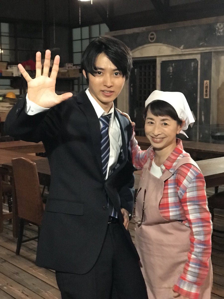 rikuou_tbs's tweet photo. 本日も #陸王 は元気に始動😁

#陸王ファミリー の皆様、
今日も仕事、学校、家事等等、
元気な1日をお過ごしください‼️

#tbs #山﨑賢人 #阿川佐和子 #朝からこの爽やかさ #賢人君の優しさが出ている一枚 #明日のブランチは陸王特集 #賢人涼真琢真正人けん将人右インタビュー #岳くんごはんクラブ https://t.co/jJGnu05p5V