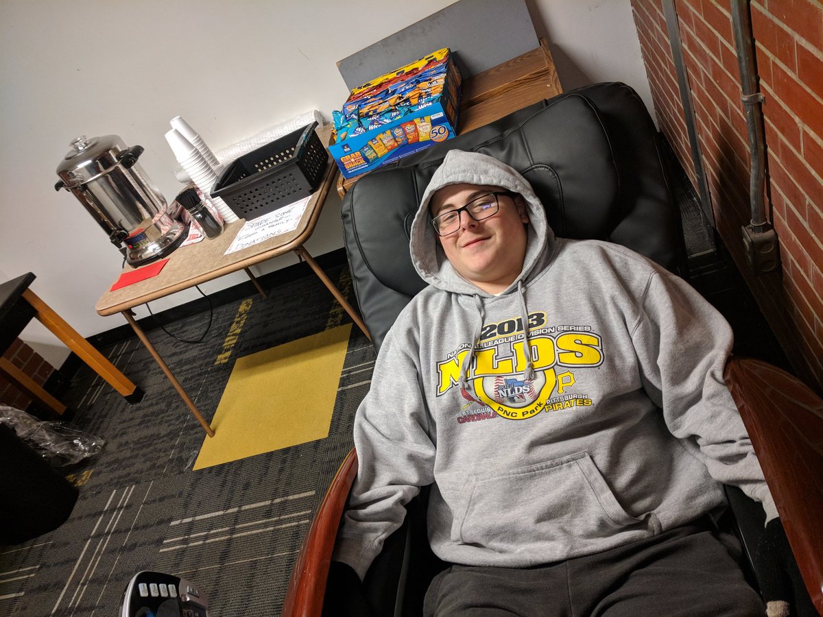 nai_yearbook's tweet photo. Nai open mic night! Early bird gets the massage chair, first hot chocolate, and snacks! @NAI_Tigers https://t.co/rYIci0QCTi