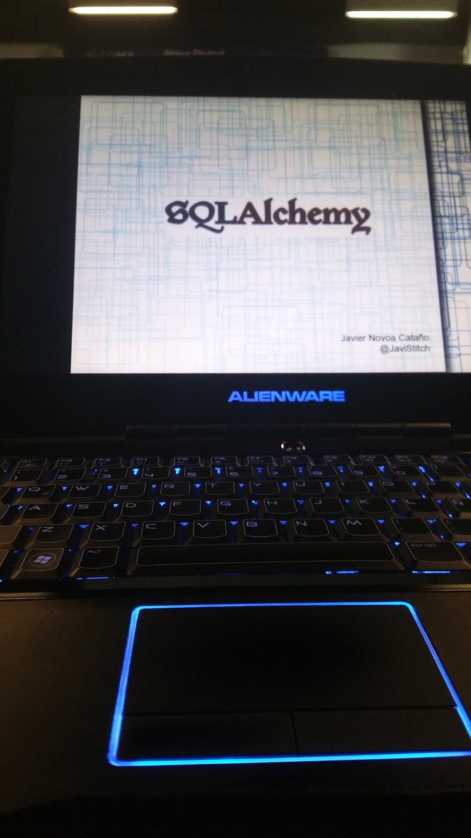 JaviStitch's tweet photo. Hubo casa llena :-D @sqlalchemy  #EncuentroPythonista @telmexhub https://t.co/kcdd2ksCAV