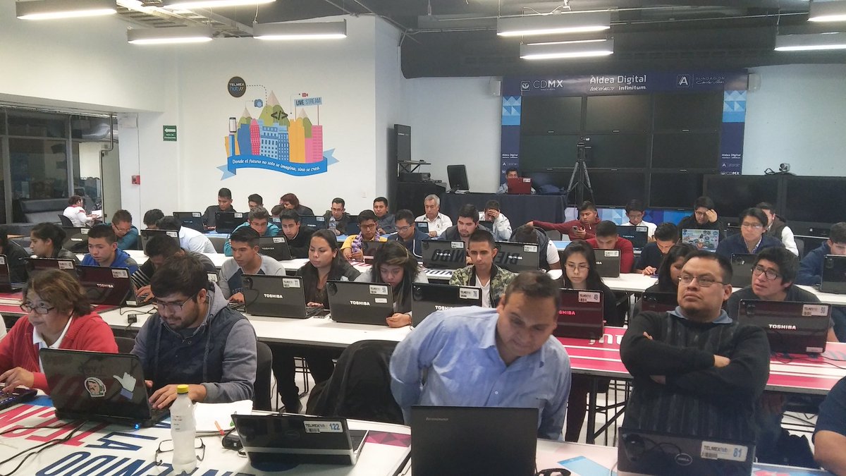 JaviStitch's tweet photo. Hubo casa llena :-D @sqlalchemy  #EncuentroPythonista @telmexhub https://t.co/kcdd2ksCAV