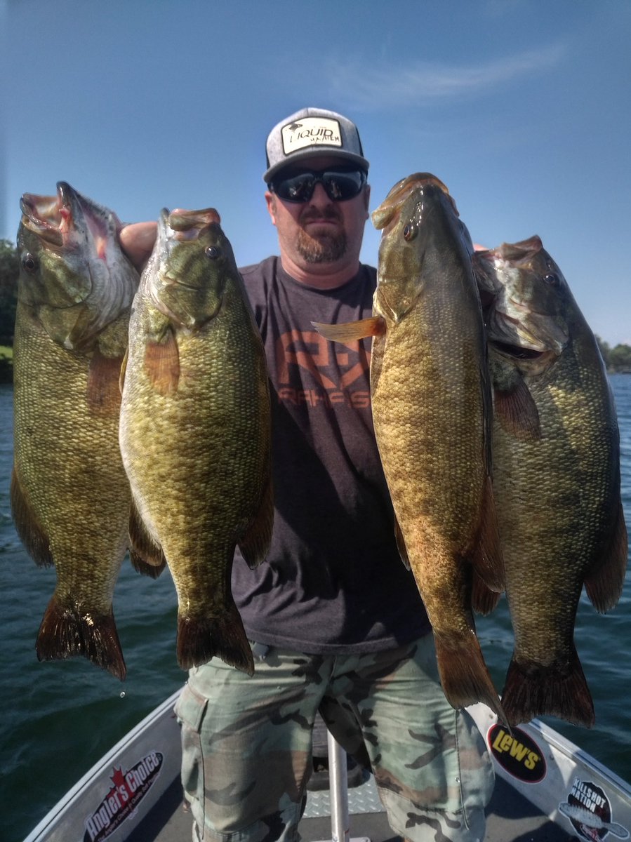 CanuckBassin's tweet photo. I'm sure gonna miss days like this. The winter is long, cold and hard on us Northern Bass fishermen. https://t.co/OGNT7Jqz2G