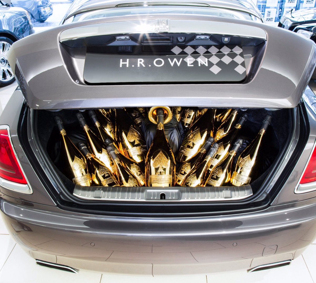 DemiCassiani's tweet image. Taking #grocery #shopping up a notch ....
.
.
.
#champagne #luxury #wine #car #cars #gold @winewankers @JMiquelWine @LoriMoreno @MacCocktail @MrScottEddy @RealWineGuru @Fiery01Red @LiveHotelDrama @mixellany @valeriew272 @chasingthevine @amylieberfarb @onceuponawine_ @jules_mahon
