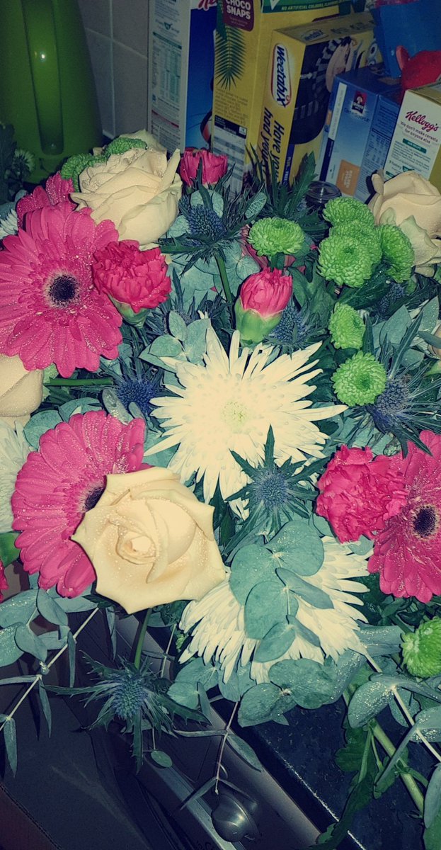 MegziPearlsltd's tweet photo. Service delivered this evening @AskLloydsBank &amp; @SchSocEnt award show #SEYA17 by Megzi Pearl's🌹 #socent #florist #Cohesion Workshops 🌹 https://t.co/KpsE6tJ5Qj