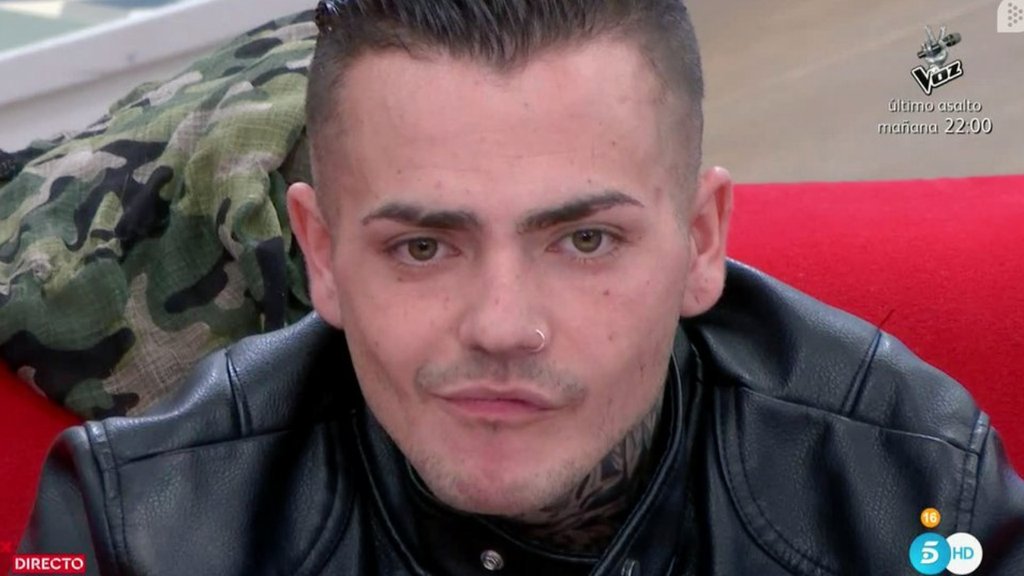 Pelotazo5's tweet photo. Este señor quiere pasar a la história de GH por convertirse en el GANADOR de GRAN HERMANO REVOLUTION
...
lo que no sabe es que pasará a la história de GH por convertirse en el EXPULSADO con el mayor porcentaje de votos

Hora de quitarle el trono a NAGORE

#Gala10GH https://t.co/fl9OPi2H2n