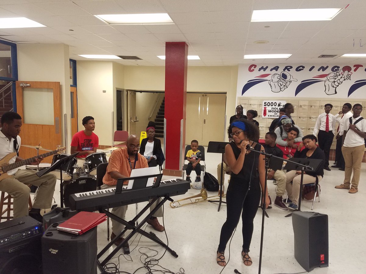 NMBHigh's tweet photo. #NMBFeederPattern Expo highlighting the great things happening in our feeder pattern #TheGreatNorth @MDCPSNorth @MDCPS https://t.co/A1fqAiSn3R