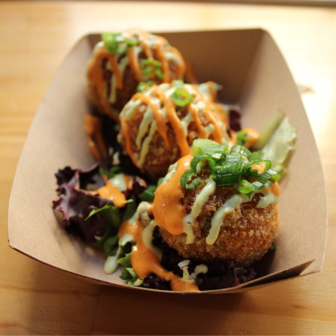 SoBoMarket's tweet photo. GET YOUR HUNGRY HEART READY! 😍 It’s time for Bruce Springsteen &amp; the Eat Street Band at SoBo! Join us tonight for tasty street eats &amp; the Boss! #sobomarket #streetfood #mybmore https://t.co/qlijknQflK