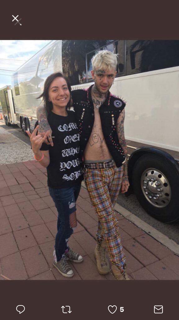 lacedxanax's tweet photo. @Lilpeep This is the sister of Nick Bons,mariah bons, he gave the laced shit to her to give to Peep. His last tweet was about the person that basically killed him. Wow. https://t.co/PnoMHZInqH