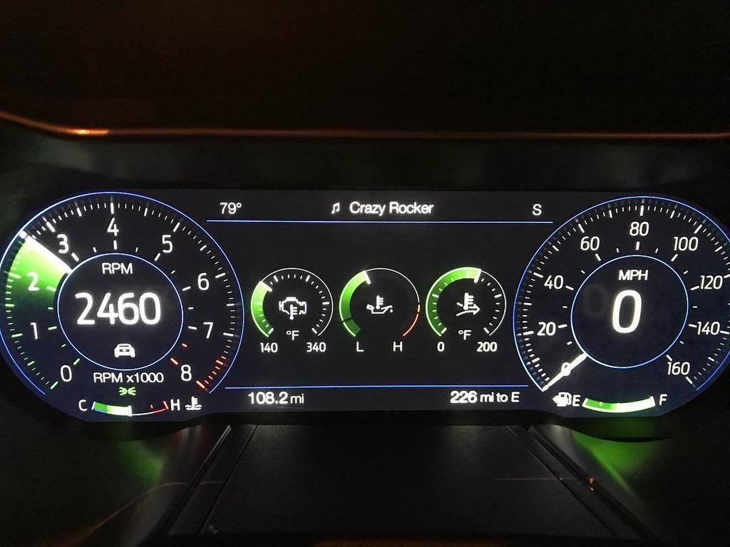 VaughnGittinJr's tweet image. The new 2018 Mustang digital display is sick and has a fully customizable color palette. #mycolor #customizabletireslayingtoo
