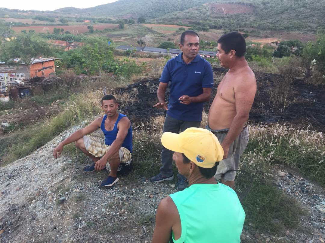 pinooscarr's tweet photo. #16Nov Contacto #CasaxCasa Sector La Cruz de Manzanillo #PorElRescateDeAntolin #OscarPinoAlcalde #SomosAntolin https://t.co/XJFhM95DlM