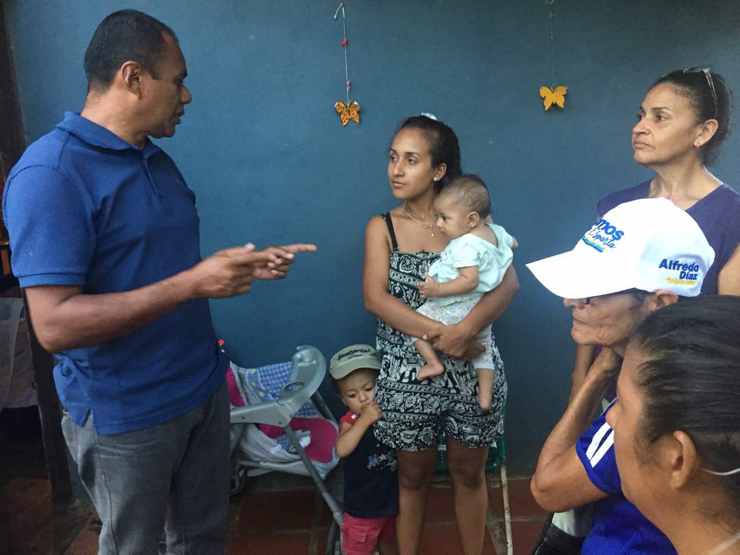 pinooscarr's tweet photo. #16Nov Contacto #CasaxCasa Sector La Cruz de Manzanillo #PorElRescateDeAntolin #OscarPinoAlcalde #SomosAntolin https://t.co/XJFhM95DlM