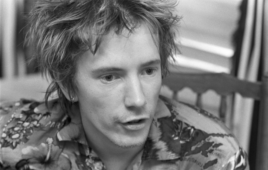 PunkyQuotes's tweet photo. “Move to Italy. I mean it! They know about living… They’ve really got it sussed. Nice cars. Sharp suits. Great food. Stroll into work at ten. Lunch from twelve ’til three. Leave work at five. That’s living!”- John Lydon https://t.co/wJhlZxR35y