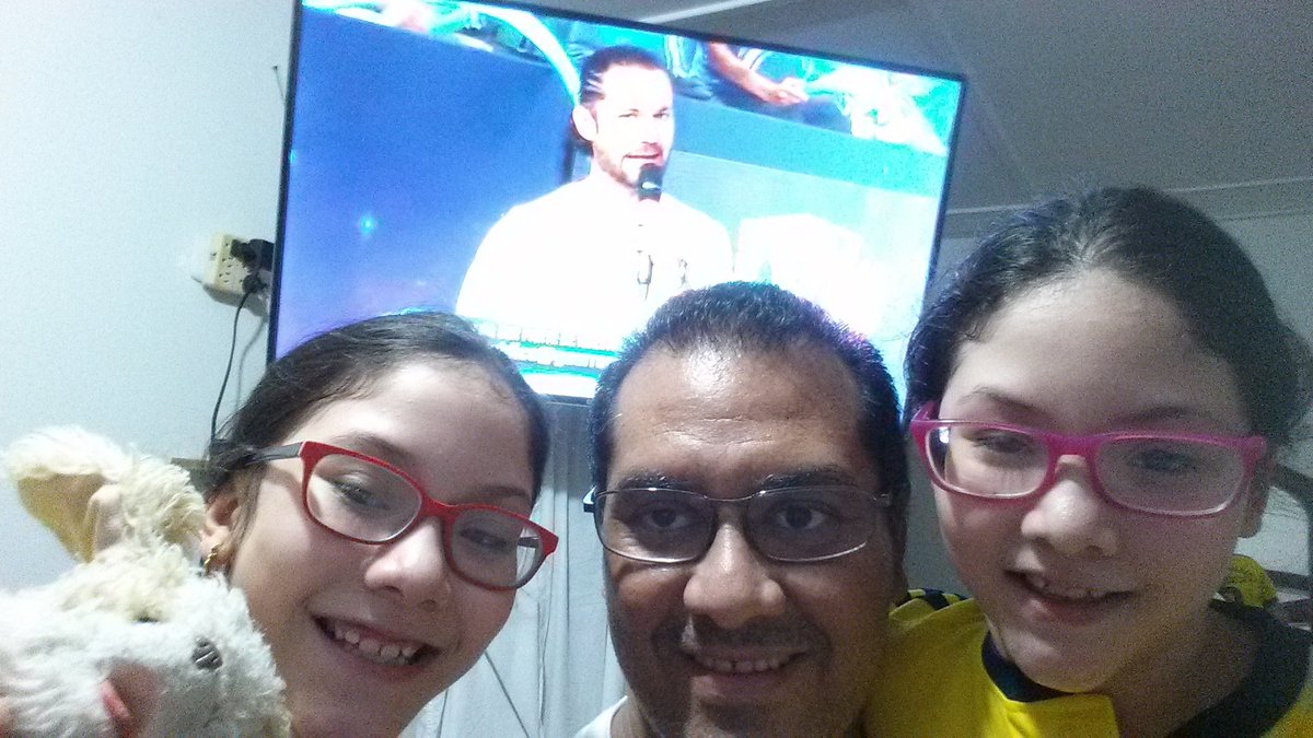 CabasEdwin's tweet photo. #viendoGuerreros desde Bquilla con mis amores viendo el mejor programa de la television https://t.co/NTYBHRows5