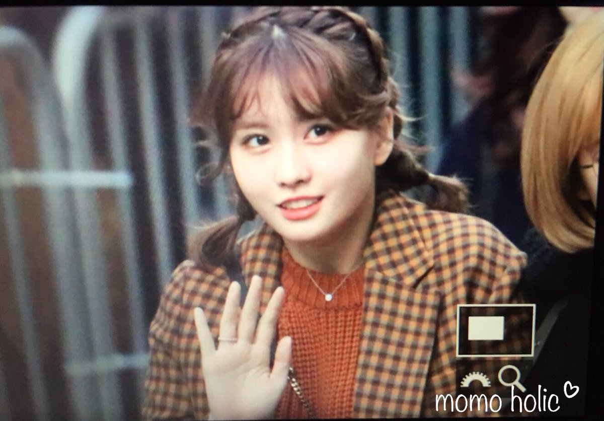 19961109com's tweet photo. 171117 뮤직뱅크 프리뷰

紅白歌合戦出場おめでとう🎉😭😭

@JYPETWICE 

#TWICE #MOMO #모모 #트와이스 #もも https://t.co/mNXKzwGQaz