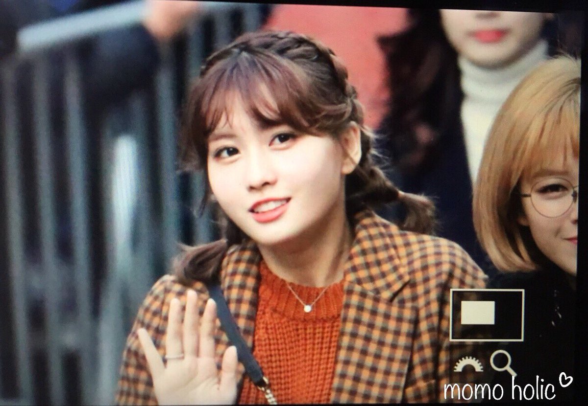19961109com's tweet photo. 171117 뮤직뱅크 프리뷰

紅白歌合戦出場おめでとう🎉😭😭

@JYPETWICE 

#TWICE #MOMO #모모 #트와이스 #もも https://t.co/mNXKzwGQaz