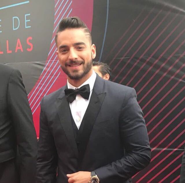 malumafernet's tweet photo. MIREN LO HERMOSO QUE ESTA LPM #LatinGRAMMY https://t.co/9nRIwHepFV