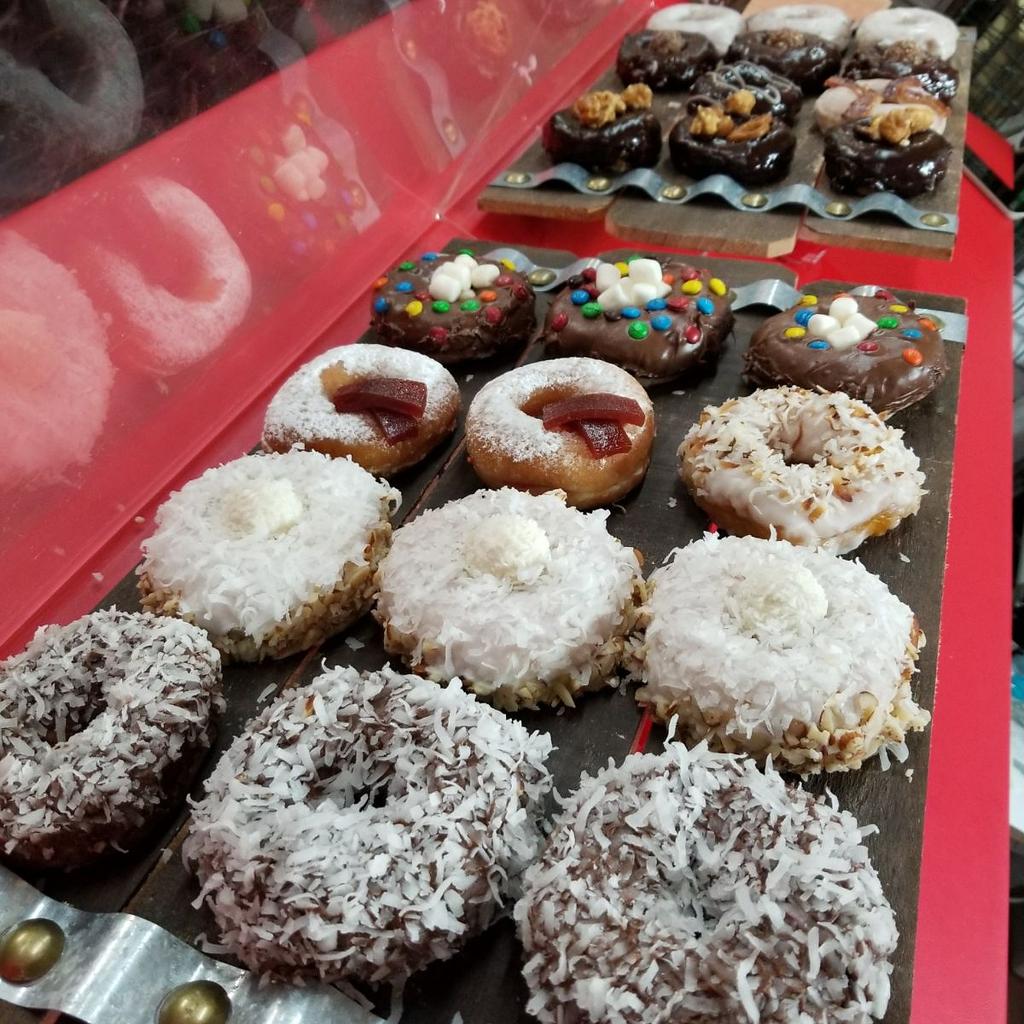 onedonut27's tweet photo. Hello lovers #onedonut select and taste your favorite 🍩 🍩 🍩

#Donutslovers #Onedonutkisses #Donut #Donutlove #Donutday #Donuts #DonutGourmet #Bestdonuts #Donutsmiami #Donutsflorida  #YGMarket #Bestdonutsever #Donutwall #Pinecrest #Doral #Pemprokepines #Hollywood https://t.co/ef6emMqr0c