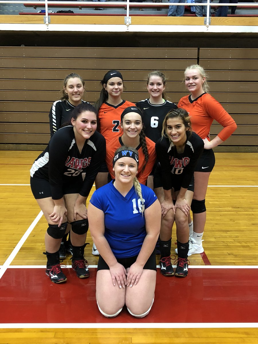 hfxvball's tweet photo. Valley seniors ❤️🏐 #SLallstars https://t.co/sccToy1F9n
