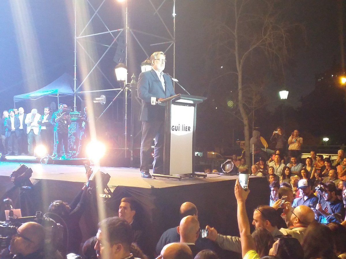 izq_ciu's tweet photo. Ahora nuestro candidato presidencial @guillier le habla a los miles de ciudadanos que venimos apoyarlo #YoVotoGuillier https://t.co/sLnVnhXoEA