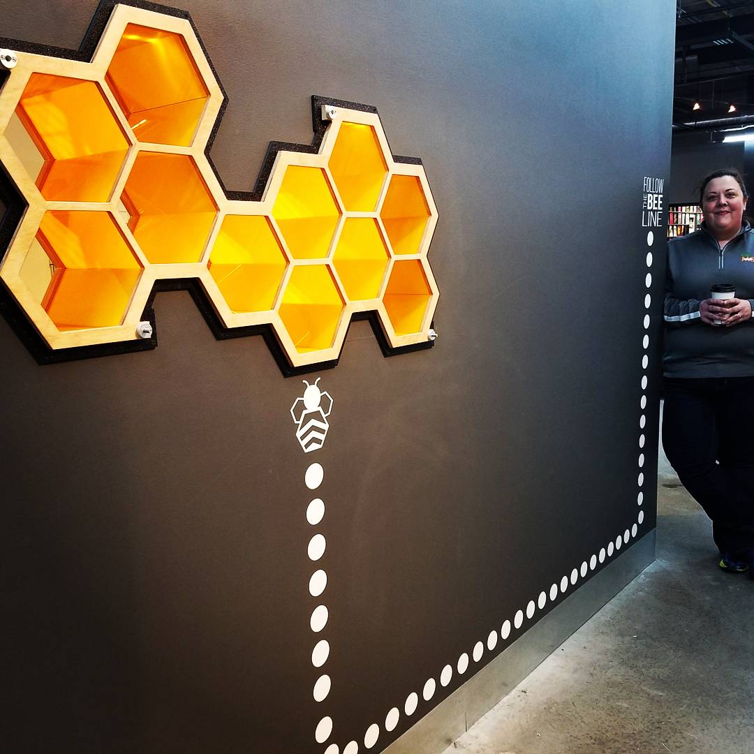 AkronHoney's tweet photo. Sheena is awesome! Check out her vinyl game! #akronhoney #microproduction #naturalskincare #smallbusiness #productionlab #urbanhoney #blackbusiness #menspersonalcare #Mensfashion https://t.co/2EuX6H7mxH