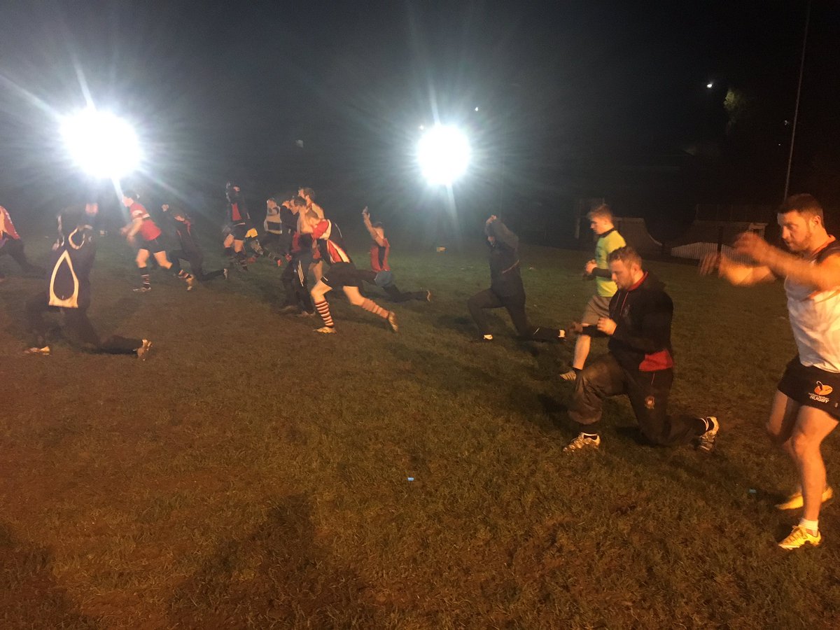 Be afew achey bodies this morning after a tough fitness session with <a href="/nckcmmns/">Nick Cummins</a> last night #honeybadger #bears #bearsvsthebadge #banginbodswiththebadge