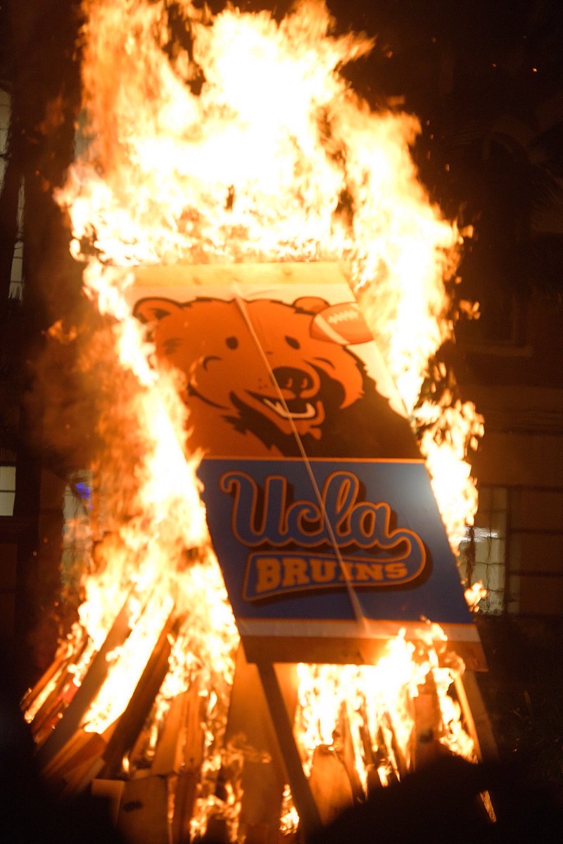 USCTMB's tweet photo. You just got roasted, Joe.
#BeatTheBruins #Conquest2017 https://t.co/dIStka2Ihk