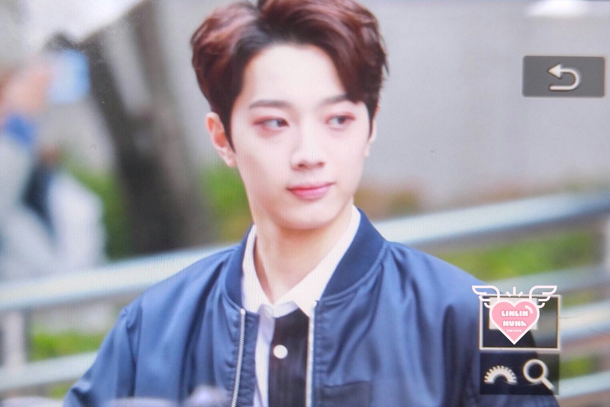 linlinx923's tweet photo. 171117 뮤뱅 중출  #LaiKuanlin #라이관린 #賴冠霖 #워너원 https://t.co/HsbfyllJrJ