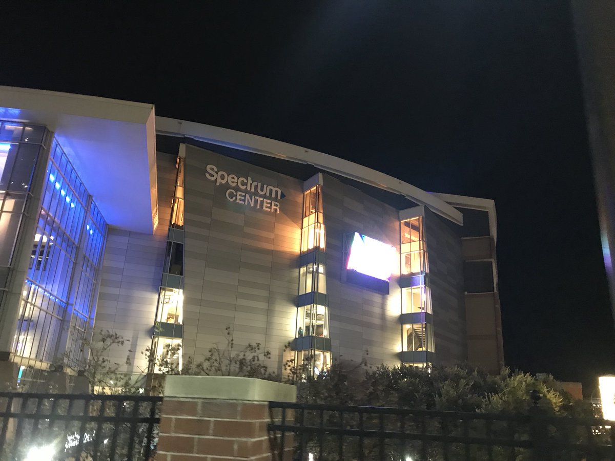JoeyPapers's tweet photo. What you doing back there beloved @S_C_ • Outside at the spectrum. Ready to rock out with HOV! https://t.co/dUUPmWStDZ