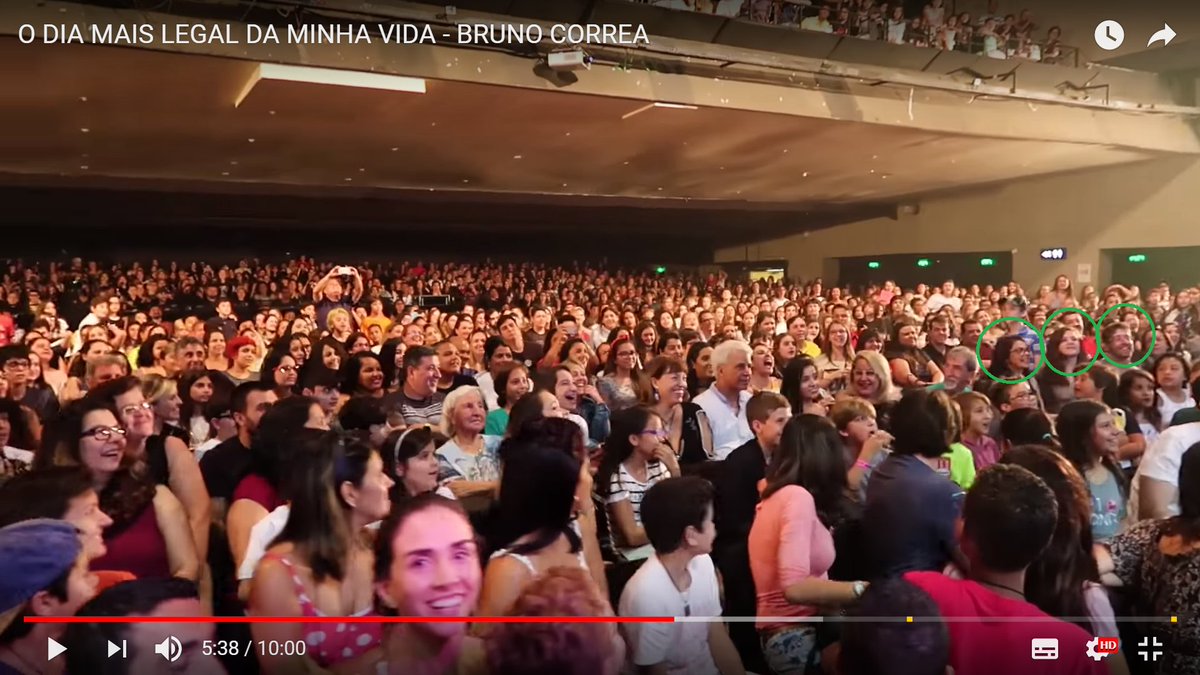 CANALDIGPLAY's tweet photo. Hey @eibrunocorrea , achei eu, minha esposa @NatiiLuiiza e minha filha @giulia_camargo_ no seu vídeo do #FelipeNetoMegaFest o/ https://t.co/xyfMyG8gNi
