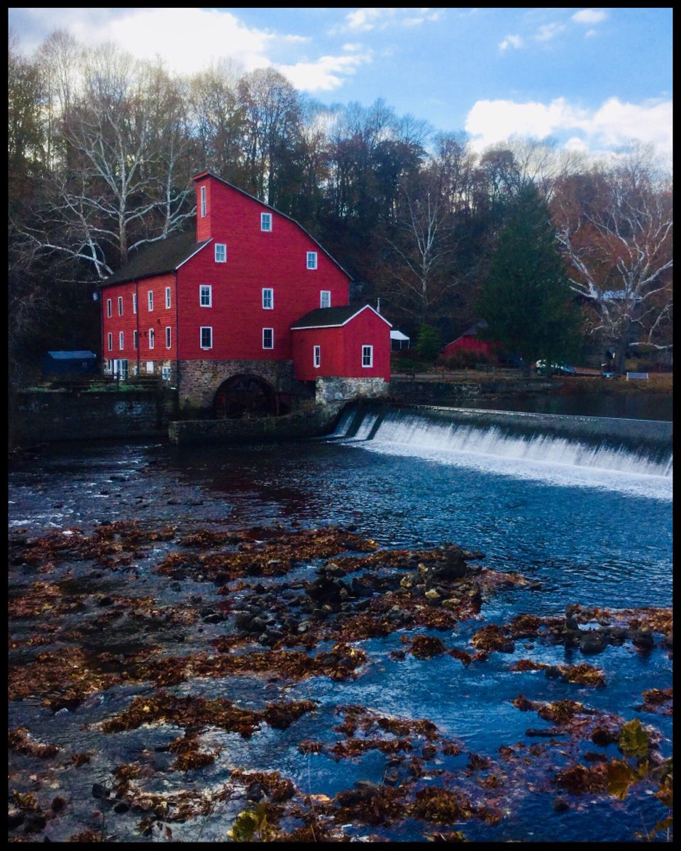 SWVGTesoro's tweet photo. β¨With every Season this view is timeless...
#fall #fallhasfallen
#redmillmuseum #clinton #clintonnj #gardenstate #raritanriver #treasurehunting #tesoro #newjersey #njisbeautiful #njinbloom #njspots #njisntboring #vintagefinds π https://t.co/V2WAEjIpMC