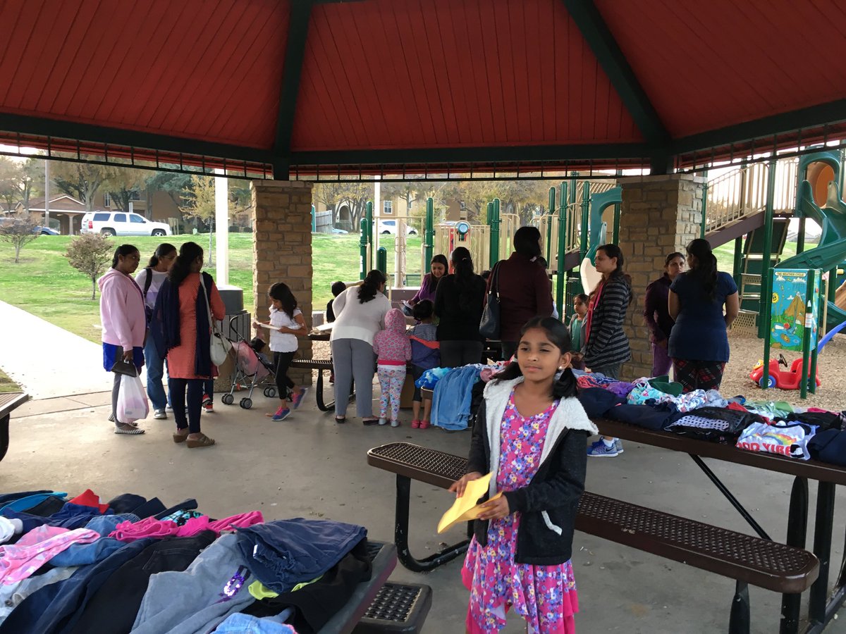 emletk's tweet photo. @FreemanTigers paying it forward tonight at our Community Event #CFBmattersTOme https://t.co/57pX2Kpil5