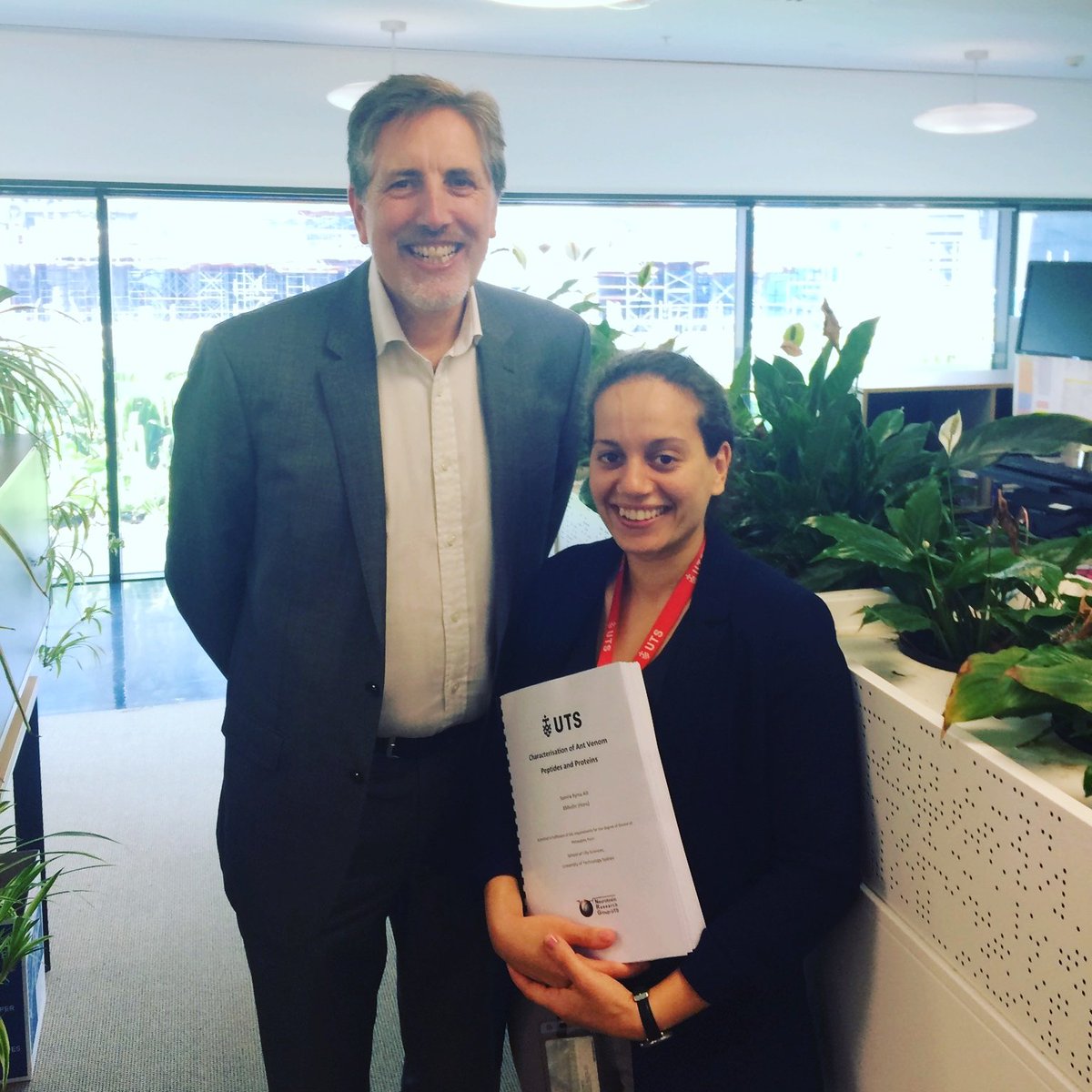 UTS_Science's tweet image. A huuuge congrats to @SamiraAili on submitting her #phd thesis today! #phdlife #phdsubmitted #womeninscience #WomenInSTEM 👊👊