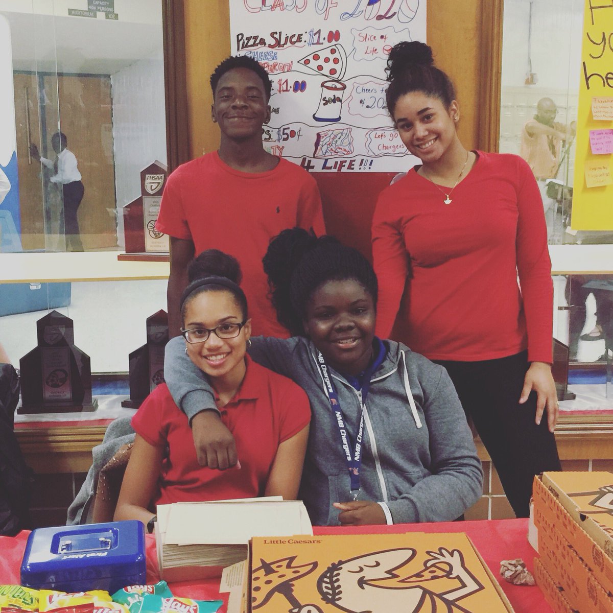 NMBChargerNews's tweet photo. Class of 2020 working the Feeder Pattern Expo. #NMBFeederPattern https://t.co/ZfKQvzj3Dn