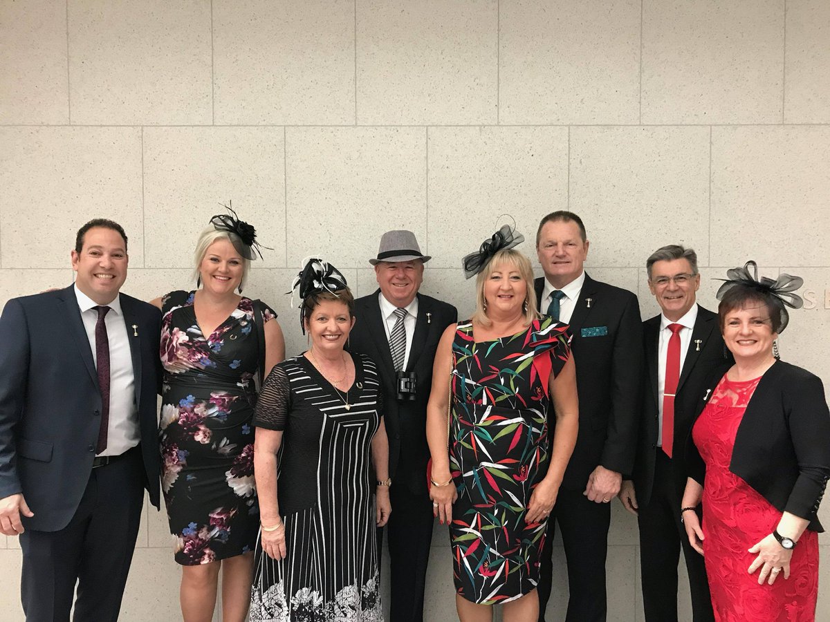 FinAchievers's tweet photo. Finance Achievers Team off to Flemington for the Melbourne Cup! https://t.co/fuq8rSsErU