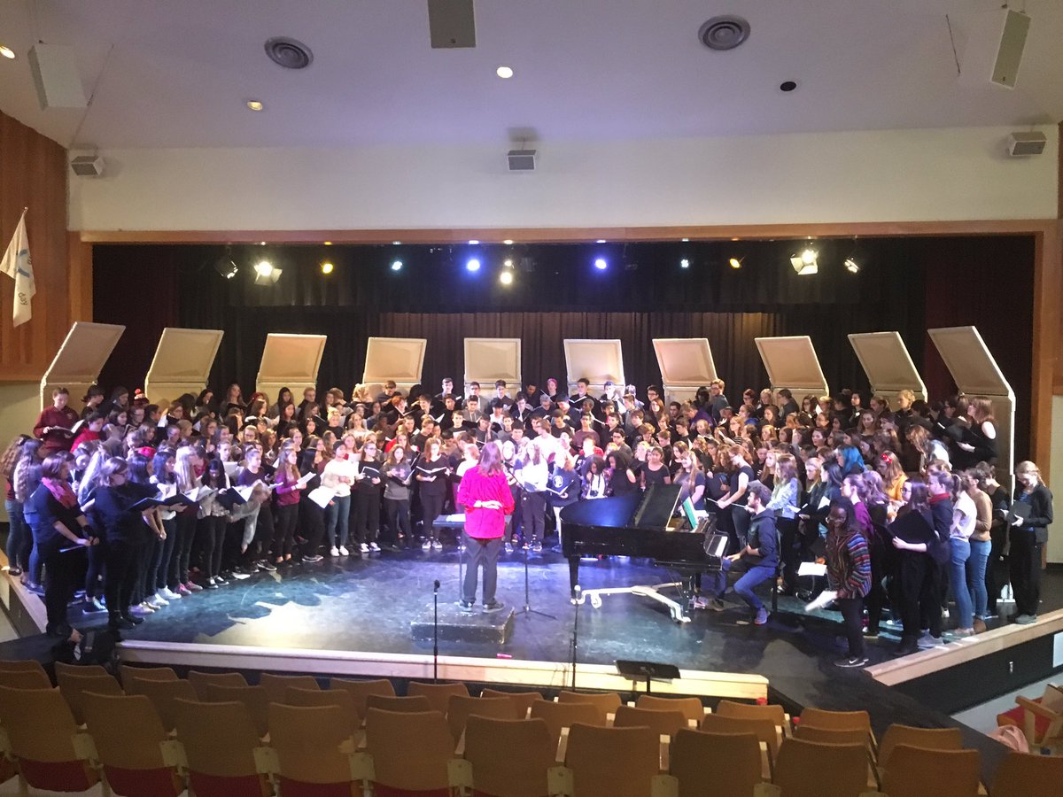 CollegeavenueSS's tweet photo. Rehearsal earlier today for our CASS Choir Banting for a day of singing πΆ with @thamesvalleydsb @collegeavenuess @cass.knights #together #inclusive #make150count #canada150 https://t.co/gzccFnkWo1