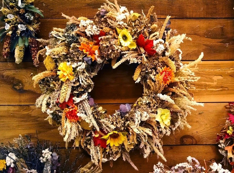 EdisonApartment's tweet photo. Give your Thanksgiving decor a chic spin with these ideas from our blog: https://t.co/D6SFgnVt70 https://t.co/RL7S6y1RSa