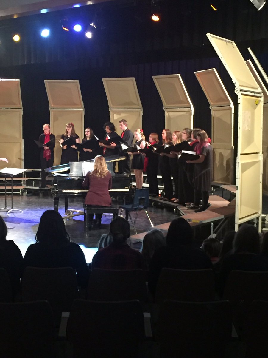 CollegeavenueSS's tweet photo. Performance time for the CASS Choir
#singing πΆ @thamesvalleydsb @collegeavenuess @cass.knights #together #inclusive #make150count #canada150 #celebratingeveryday https://t.co/dCgZ6IBfQw