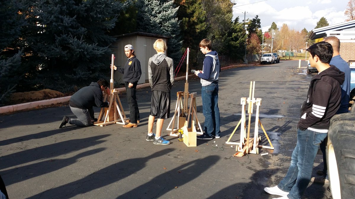 Maestro_Wilson's tweet photo. Dialing in their trebs! #weareehs #EHSshopdogs https://t.co/bt4vruouvY