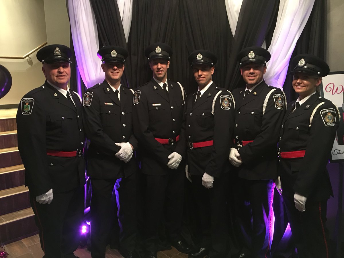 DRS122's tweet photo. Thank you @PtboPolice Special Constables for volunteering at the Handbags for Hospice Event. #AmazingTeamSpirit #LookingGreat https://t.co/tN3tcwYrBM