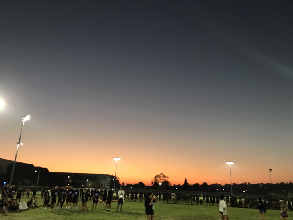 Jesse_lol2's tweet photo. DAY 4 AHHHH I LOVE AKBAYAN! This picture was taken at Final Rampage during FG and like I'm legit proud to be apart of this community. I've met so many amazing individuals that make me smile whenever I see them and some that roast me lol 😘#KAAMPride #KAAMPamiliya1718 https://t.co/ZAowt3rMzL