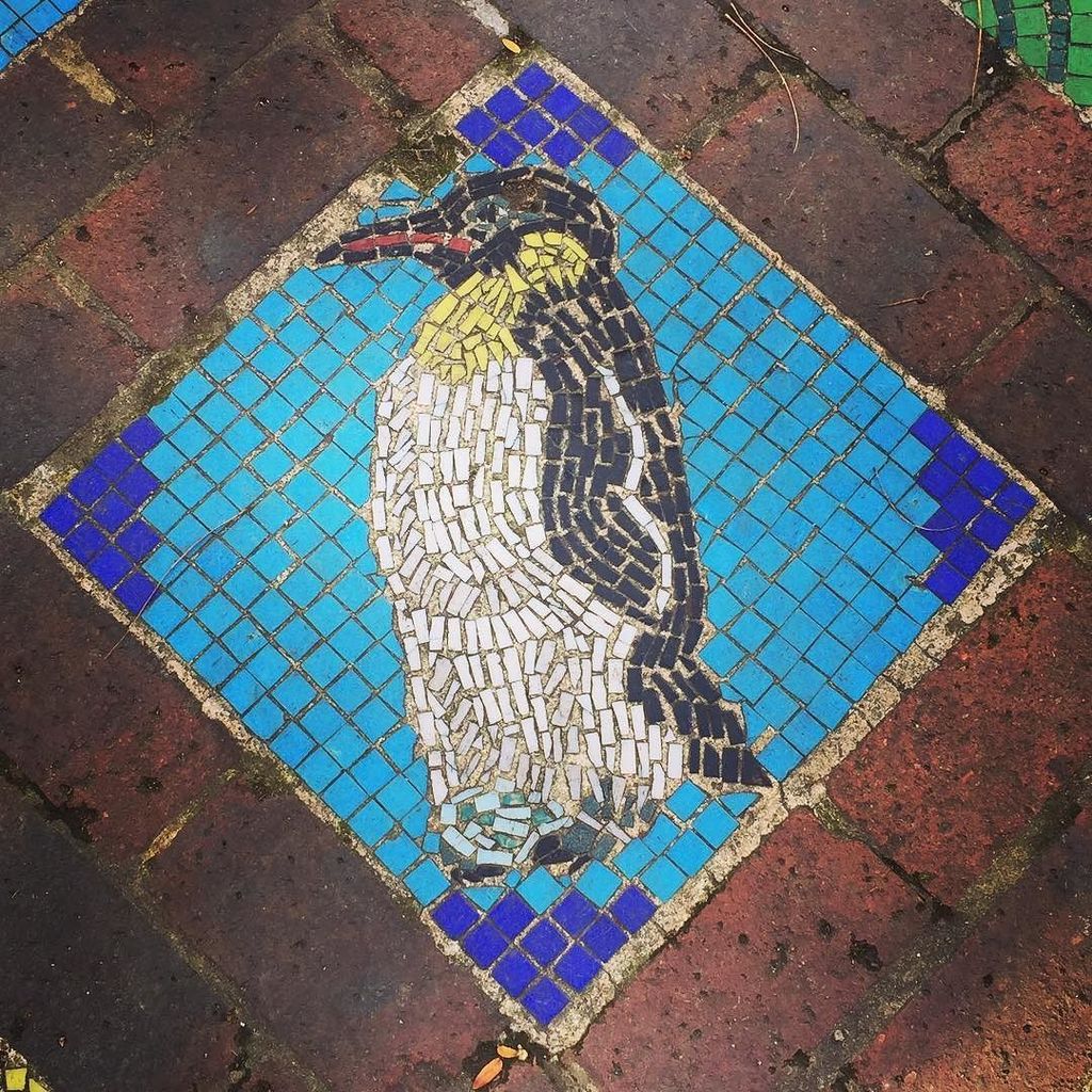 kscheib's tweet photo. Penguin #mosaic at the #calthorpeproject #outdoor #london #latergram #lookdown #pengwings #лондон #мозаики #всаду #пингвин https://t.co/qq6HankXUQ https://t.co/62DOjoEEqM
