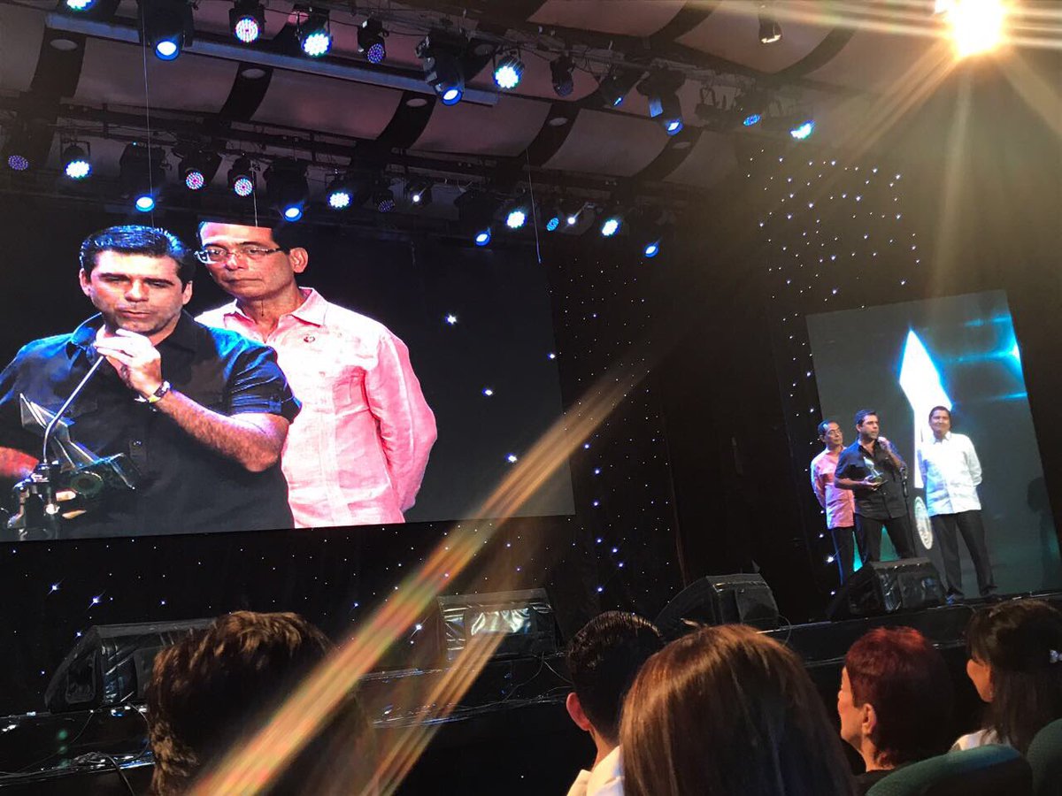 ProBaq's tweet image. Orgullosos de la mención especial a nuestro alcalde @AlejandroChar por su liderazgo y excelencia en la gestión de ciudad en los premios #MéritoEmpresarial2017