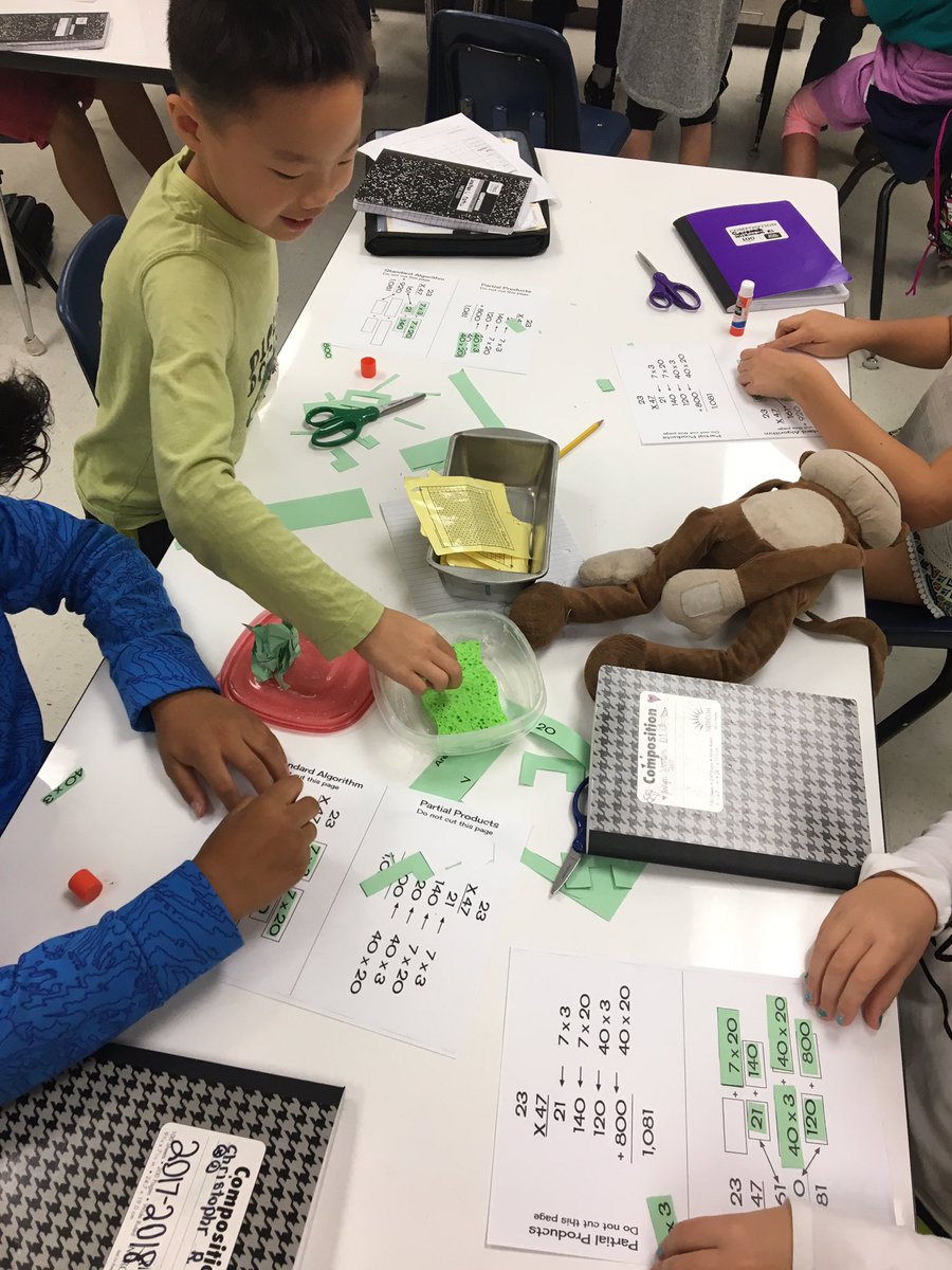 mrskrutak4th's tweet photo. Making the connections between the various methods for multiplication. #Donald4th @Donald_ES #MathinLISD https://t.co/HkK6aCzmLh
