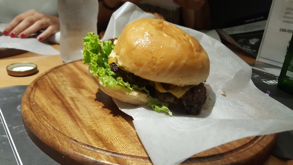 _josevillalobos's tweet photo. La del dia de hoy fue de #BurgerCo #burgermasterco  muy rica 👌 https://t.co/rQ7pOJI7gZ