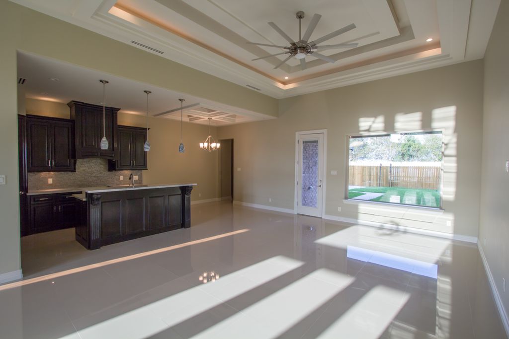 bigrealtytexas's tweet photo. FOR SALE
10326 N. 23rd Lane, McAllen TX in Dove Crossings
4 Beds / 3.5 Bath / 2 Car Garage with Rear Entrance & Alley
CLICK HERE FOR MORE INFO>>> https://t.co/P8KqPYqpwH
CALL 956-283-4082 FOR YOUR PRIVATE TOUR
#NewConstruction #McALLEN #RGV
#MUSTSELL #BIGREALTY
#BBroters https://t.co/GR3RpNO62g