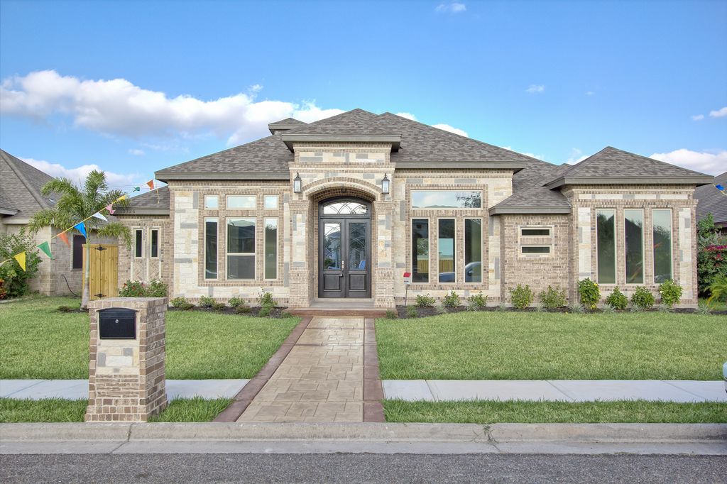 bigrealtytexas's tweet photo. FOR SALE
10326 N. 23rd Lane, McAllen TX in Dove Crossings
4 Beds / 3.5 Bath / 2 Car Garage with Rear Entrance & Alley
CLICK HERE FOR MORE INFO>>> https://t.co/P8KqPYqpwH
CALL 956-283-4082 FOR YOUR PRIVATE TOUR
#NewConstruction #McALLEN #RGV
#MUSTSELL #BIGREALTY
#BBroters https://t.co/GR3RpNO62g
