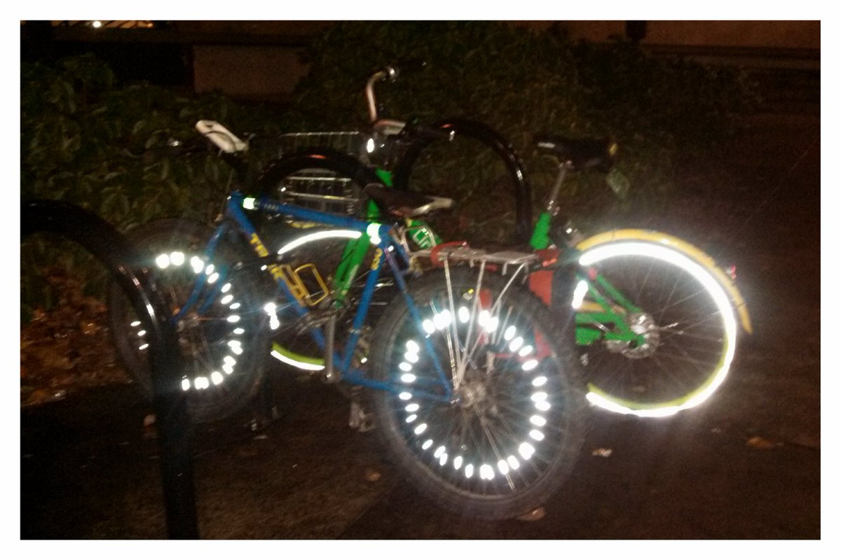 kelsimad's tweet photo. Parked next to a @LimeBike_SEA at Redmond City Hall. #DesignReviewBoard https://t.co/5ShgCiR4iZ