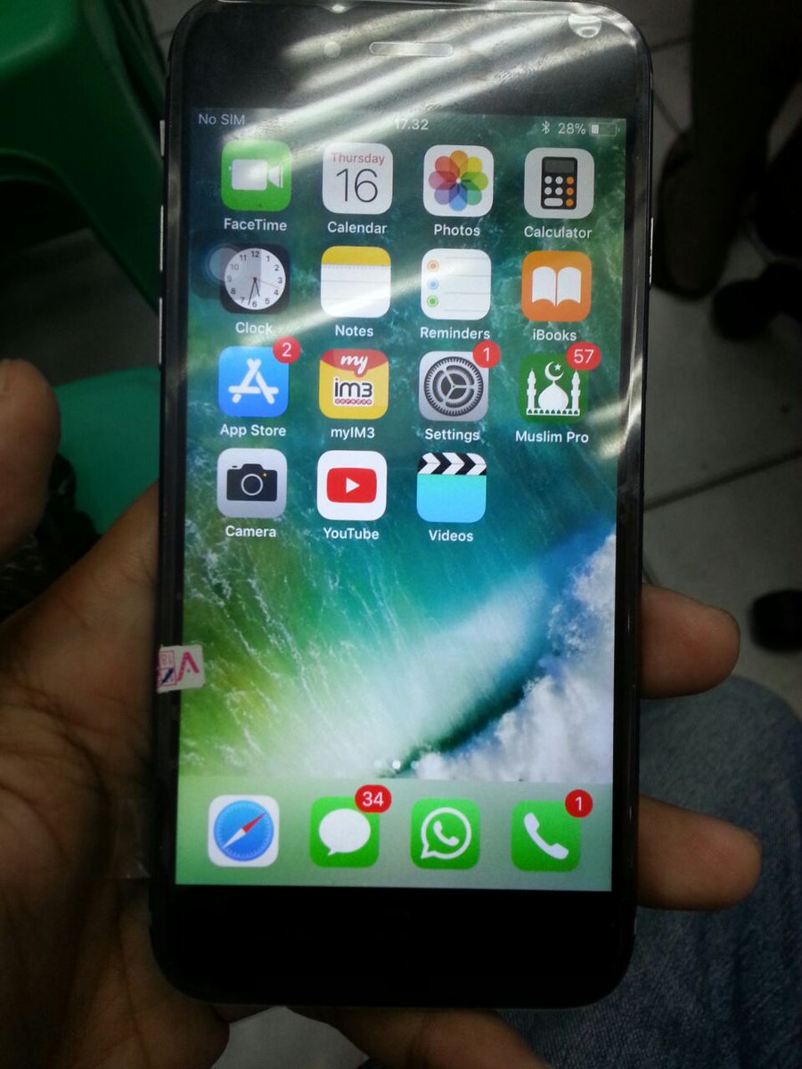 efenerr's tweet photo. ini kondisi hape saya, iphone 6 jatuh hancur lebur, remuk, casing melengkung. kena baseband &amp; nand memory ada retakan halus. ganti casing dan lcd.

saya bawa ke om iman di mampang. hasilnya kaya gini. nyala lagi, data masih utuh semua. ga iklan ini, silakan kalau butuh servis. 😀 https://t.co/IDQcEkuEjO